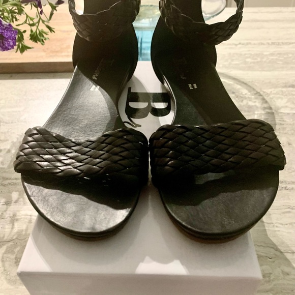 Brown’s Shoes Leon Sandals - Like New 10 - Picture 4 of 10